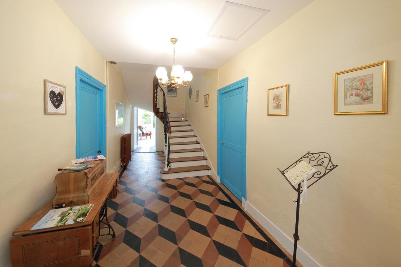 La Loge Des Fees Bed & Breakfast Latille Exterior photo